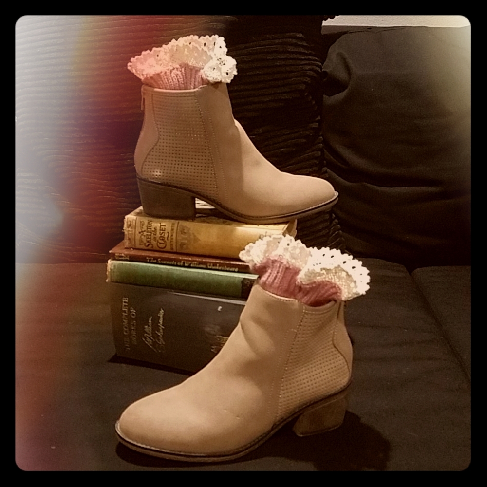 *Extra* Mauve and Cream Lace Boot Toppers